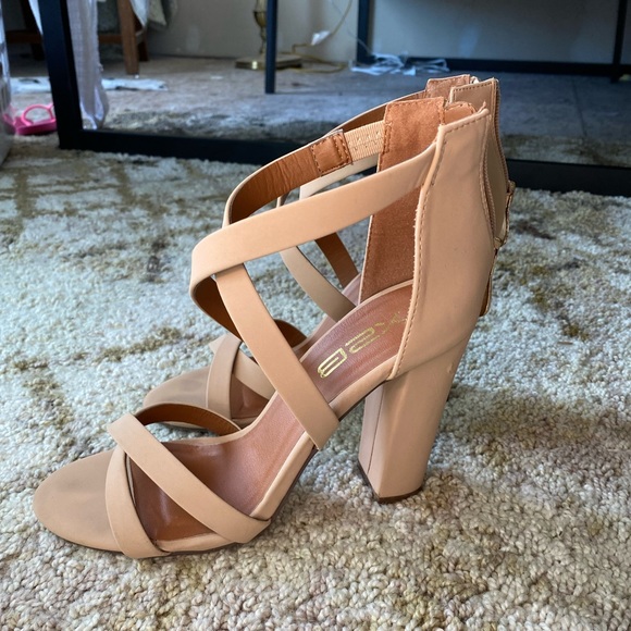 Heels size 7 - Picture 2 of 4